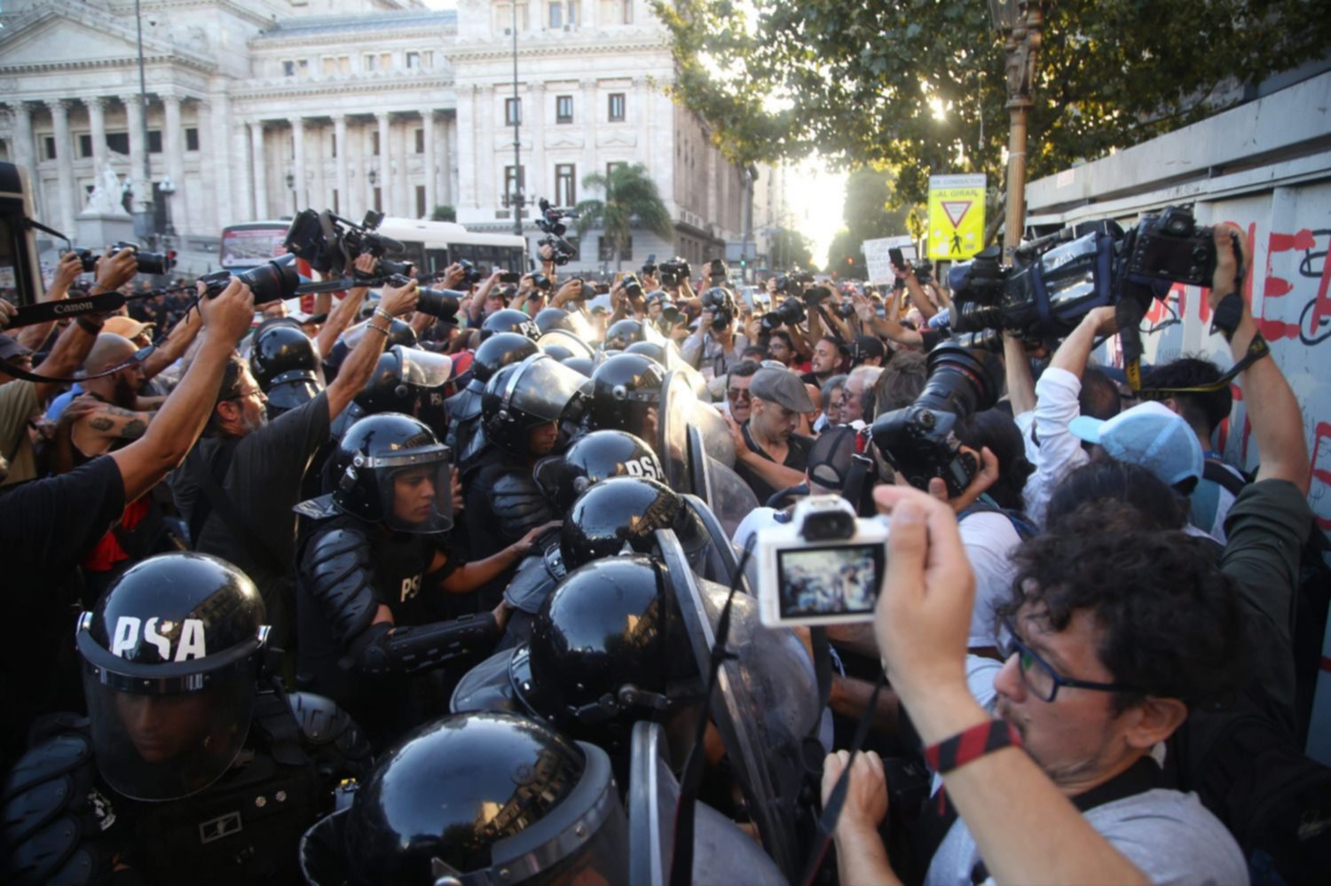 Denuncian penalmente al Gobierno y a Bullrich por represión ...