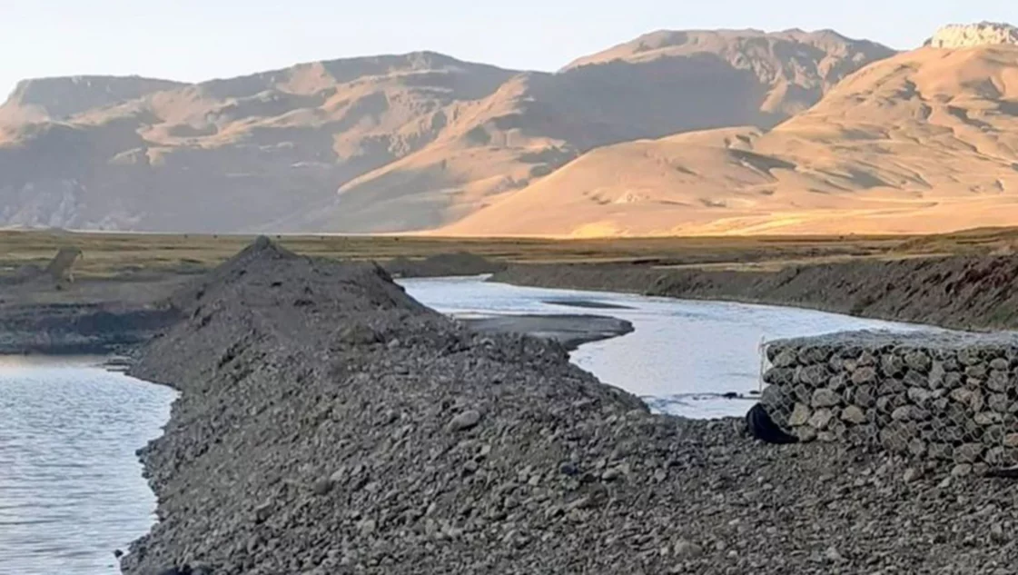 Mendoza lo admite: sus intereses van contra el ambiente
