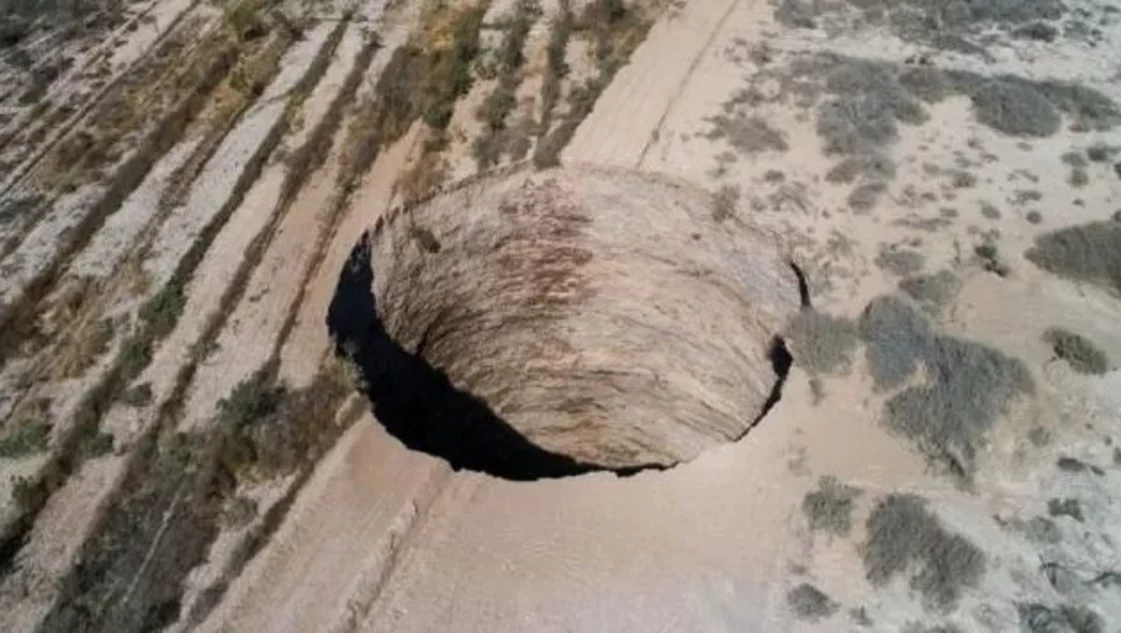 Un enorme cráter en Chile dobló su tamaño y causa preocupación en las autoridades 